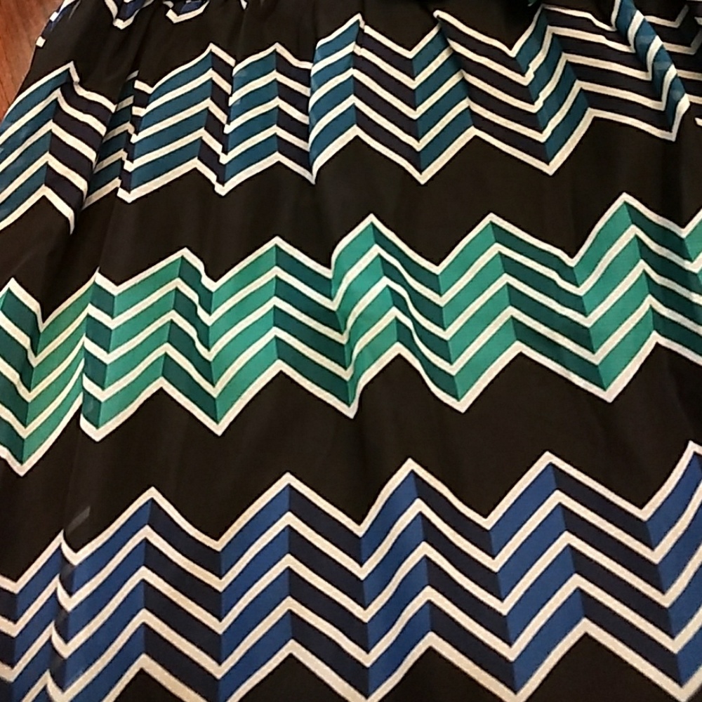 Black and Blue Chevron Print Dress w/ 3/4 Sleeves - Picture 2 of 3